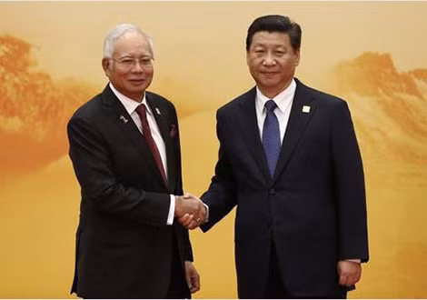 Chủ tịch Trung Quốc Tập Cận Bình (phải) tiếp Thủ tướng Najib Razak. Chủ tịch Trung Quốc Tập Cận Bình (phải) tiếp Thủ tướng Najib Razak.