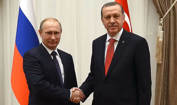Tổng thống Putin (trái) và người đồng cấp Erdogan trong một cuộc gặp. Ảnh: Vesti.