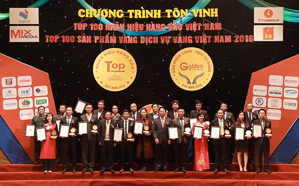 Các đơn vị được vinh danh tại lễ trao giải Top 100 nhãn hiệu hàng đầu Việt Nam năm 2016.