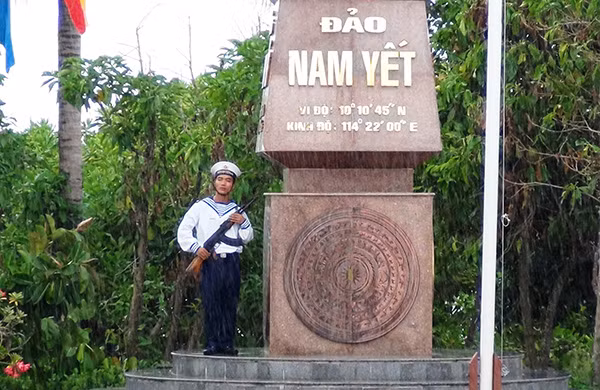 Cột mốc chủ quyền đảo Nam Yết.