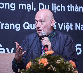 Chuyên gia thời trang người Pháp, ông Jean Paul Cauvin, giám đốc học viện thời trang Atelier Chardon Savard Paris.