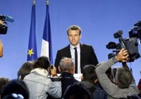 Emmanuel Macron trong một cuộc họp báo.
