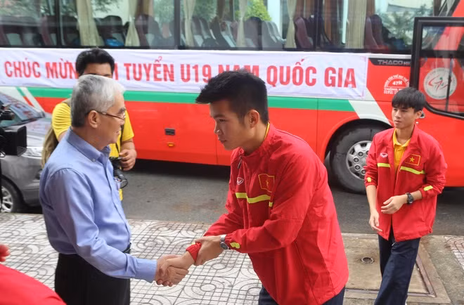 Bóng đá trẻ Việt Nam từng nhiều lần dự giải U19 châu lục, nhưng đây mới là năm đầu tiên chúng ta tiến sâu đến vậy. Ở sáu giải trước, đội toàn bị loại ở vòng bảng.