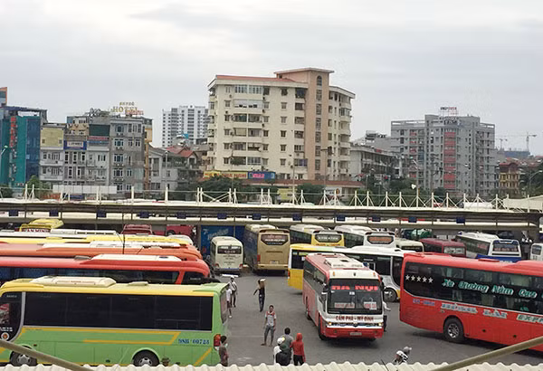 Tăng cường phương tiện vận chuyển đường bộ đáp ứng nhu cầu đi lại dịp Tết. Tăng cường phương tiện vận chuyển đường bộ đáp ứng nhu cầu đi lại dịp Tết.