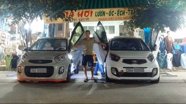 Bộ đôi Kia Morning độ cửa cắt kéo Lamborghini tại Thanh Hóa. Bộ đôi Kia Morning độ cửa cắt kéo Lamborghini tại Thanh Hóa.
