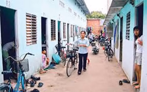 Thiếu không gian vui chơi ở các khu nhà trọ - điều kiện thuận lợi của hành vi xâm hại trẻ em.