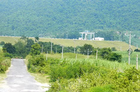 Một góc hồ thủy điện Sông Ba Hạ.