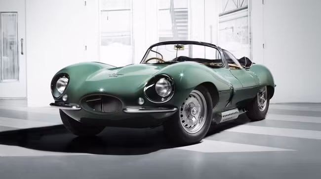 9 chiếc xe Jaguar XKSS bị cháy sẽ được phục chế hệt như phiên bản 1957. 9 chiếc xe Jaguar XKSS bị cháy sẽ được phục chế hệt như phiên bản 1957.