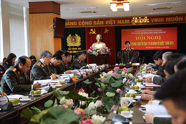 Thiếu tướng Nguyễn Văn Sơn, Phó Tổng cục trưởng Tổng cục Chính trị CAND phát biểu chỉ đạo tại Hội nghị.
