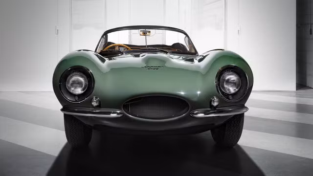 Jaguar XKSS là một biểu tượng của những người sưu tập xe thể thao cổ. Jaguar XKSS là một biểu tượng của những người sưu tập xe thể thao cổ.