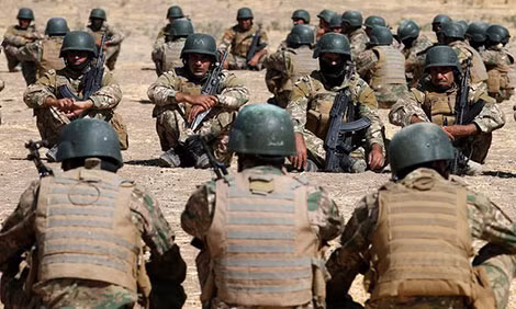 Quân đội Iraq chuẩn bị cho cuộc tiến công vào Mosul. Quân đội Iraq chuẩn bị cho cuộc tiến công vào Mosul.