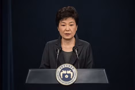 Ngày 4-11, Tổng thống Park Geun-Hye nhìn nhận đã sai lầm khi để cho một người bạn thân can dự vào chuyện điều hành chính phủ. Ngày 4-11, Tổng thống Park Geun-Hye nhìn nhận đã sai lầm khi để cho một người bạn thân can dự vào chuyện điều hành chính phủ.