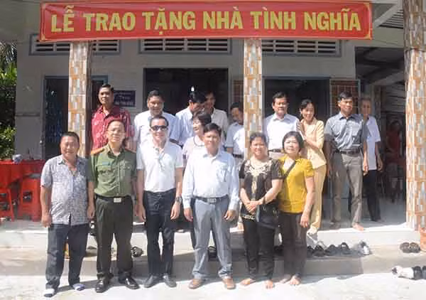 Trao nhà tình nghĩa cho gia đình chính sách ở Cai Lậy, Tiền Giang.