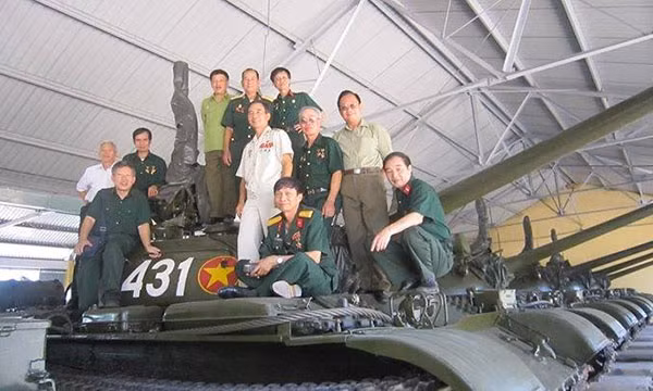 Các cựu chiến sỹ - sinh viên gặp mặt nhân ngày truyền thống. Các cựu chiến sỹ - sinh viên gặp mặt nhân ngày truyền thống.
