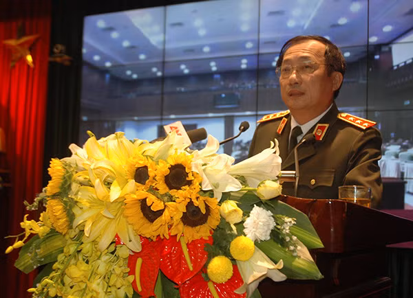 Thượng tướng PGS.TS. Nguyễn Văn Thành, Ủy viên Đảng ủy Công an TW, Ủy viên thường vụ Đảng ủy Công an TW, Thứ trưởng Bộ Công an phổ biến, quán triệt các nội dung cơ bản của Chỉ thị 05 Bộ Chính trị, Chỉ thị 27 của Thủ tướng và Kế hoạch 28 của Đảng ủy Công an TW.