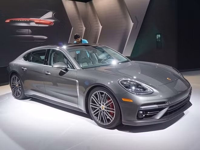 Porsche Panamera Executive 2017.