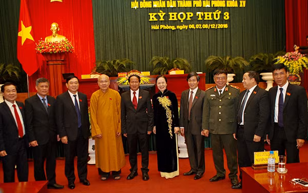 Các đại biểu tại kỳ họp. Các đại biểu tại kỳ họp.