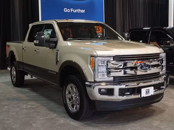 7. Ford Super Duty STX 2017.