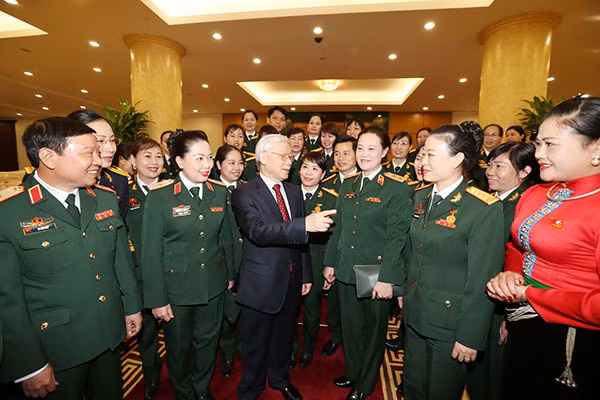 Tổng Bí thư Nguyễn Phú Trọng, Bí thư Quân ủy Trung ương với các đại biểu. Ảnh: TTXVN. Tổng Bí thư Nguyễn Phú Trọng, Bí thư Quân ủy Trung ương với các đại biểu. Ảnh: TTXVN.