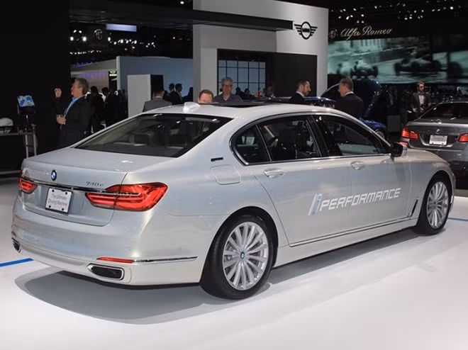 BMW 740e iPerformance 2017.