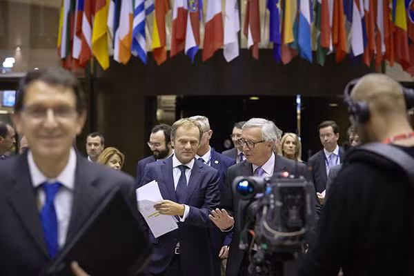 EU đã trải qua một năm khá nhiều biến động và hội nghị thượng đỉnh ngày 15-12 là hội nghị cuối cùng của năm 2016. Ảnh: EUInsider. EU đã trải qua một năm khá nhiều biến động và hội nghị thượng đỉnh ngày 15-12 là hội nghị cuối cùng của năm 2016. Ảnh: EUInsider.