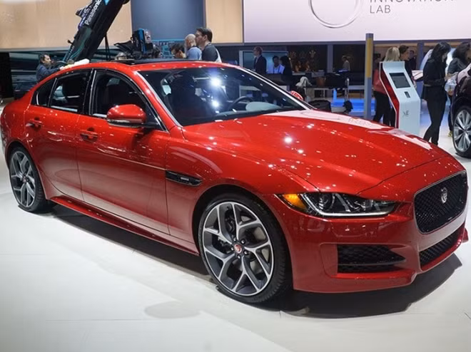 Jaguar XE.