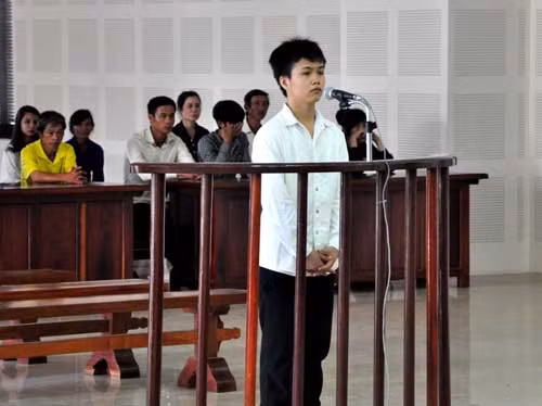 Bị cáo Nguyễn Viết Sơn tại tòa. Bị cáo Nguyễn Viết Sơn tại tòa.