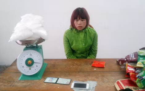 Nguyễn Thị Hà cùng số ma túy bị lực lượng Bộ đội Biên phòng bắt giữ.