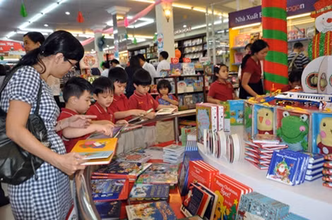 Thay vì đến với bạn đọc qua hệ thống phát hành, sách được các nhà xuất bản nước ngoài trực tiếp giới thiệu đến bạn đọc tại Hội sách