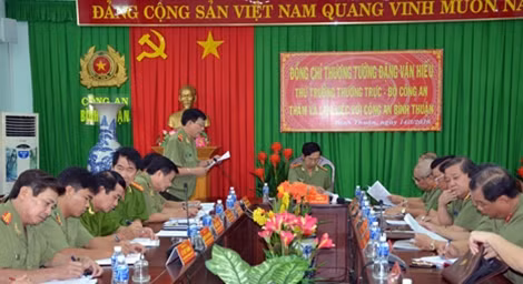 Thứ trưởng Thường trực Đặng Văn Hiếu làm việc tại Công an Bình Thuận.