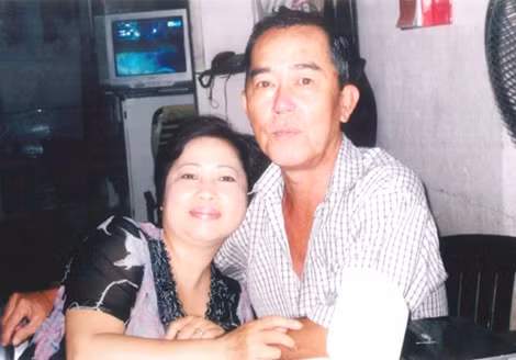 Vợ chồng nghệ sĩ Phi Phụng. Ảnh: Lê Phan.