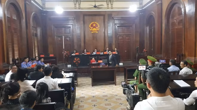 Phiên tòa chiều 27/12.