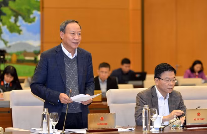 Thứ trưởng Lê Quý Vương phát biểu tại phiên họp, sáng 10/2