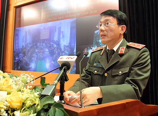 Thứ trưởng Lương Tam Quang thông tin tại buổi lễ.