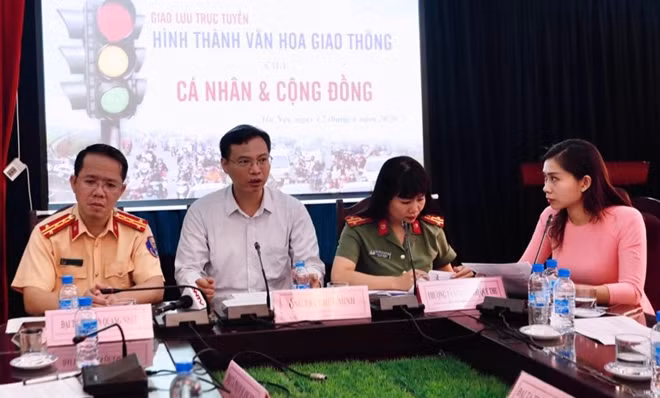 Ba vị khách mời tại buổi Giao lưu trực tuyến.