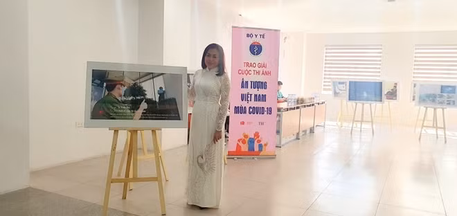 Phóng viên Hoài Thu, Báo Công an nhân dân đoạt giải B với tác phẩm Chiến sĩ CAND giúp dân chống dịch COVID-19.