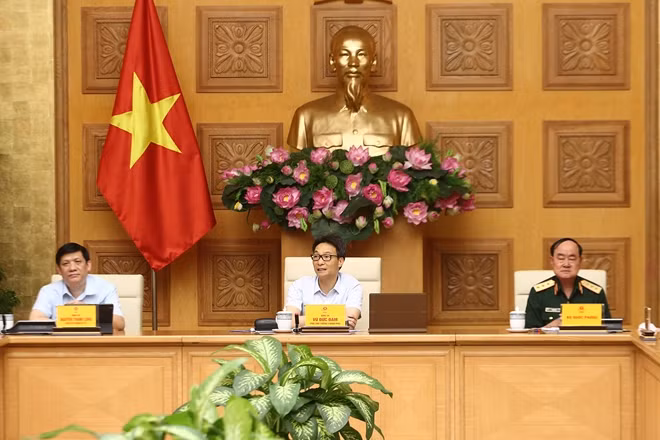 Phó Thủ tướng Chính phủ Vũ Đức Đam, Trưởng Ban Chỉ đạo Quốc gia phòng, chống dịch COVID-19 chủ trì cuộc họp triển khai các biện pháp phòng, chống dịch .