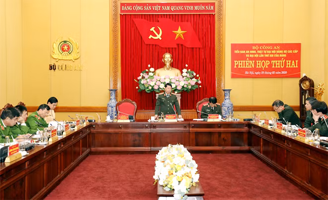Thứ trưởng Bùi Văn Nam chủ trì phiên họp