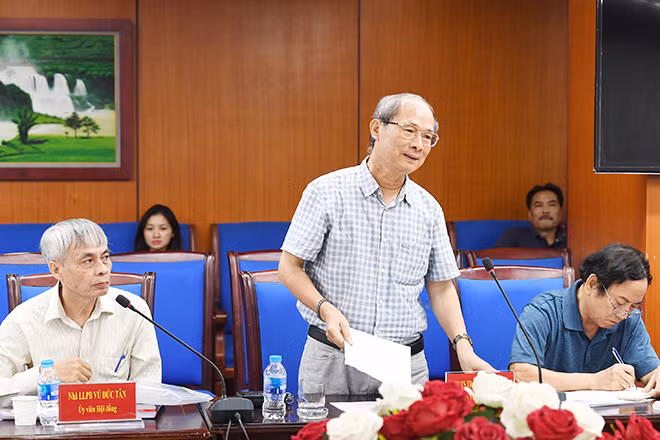 GS.TS Trần Đăng Suyền phát biểu tại kỳ họp. GS.TS Trần Đăng Suyền phát biểu tại kỳ họp.