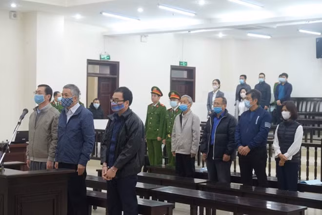 Các bị cáo tại phiên xét xử.