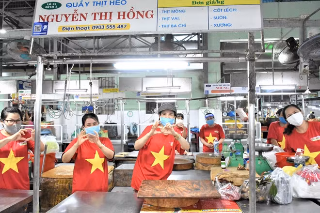 Tiểu thương Đà Nẵng hưởng ứng phòng chống dịch COVID-19.