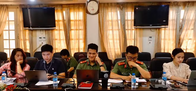 Các PV, BTV Báo CAND tại buổi toạ đàm.