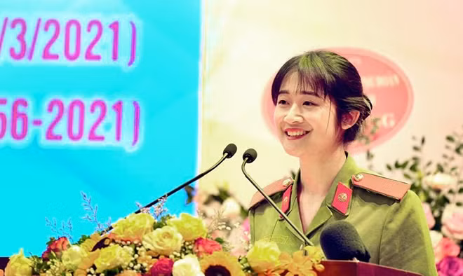 Học viên Phạm Thanh Hằng, Chi đoàn B6D50, Học viện ANND phát biểu tại lễ kỷ niệm.