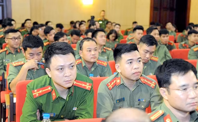 Các đoàn viên thanh niên Công an tại buổi đối thoại.