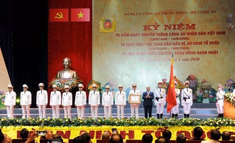 Kỷ niệm trọng thể 75 năm Ngày truyền thống CAND và 15 năm Ngày hội toàn dân bảo vệ ANTQ
