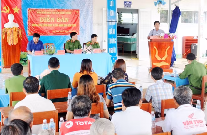 Công an xã Vĩnh Thịnh, huyện Hòa Bình (Bạc Liêu) tổ chức diễn đàn “Công an lắng nghe ý kiến nhân dân”.