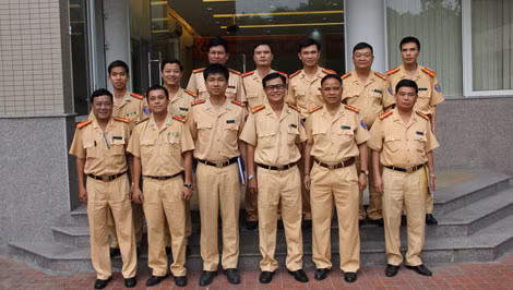 Đại tá Đào Vịnh Thắng, Trưởng Phòng CSGT Công an TP Hà Nội phát biểu tại buổi giao lưu.