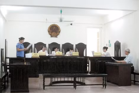 Phiên tòa xét xử vụ án lừa đảo và lạm dụng tín nhiệm chiếm đoạt tài sản do Nguyễn Trung Nghĩa gây ra không có mặt bị cáo.