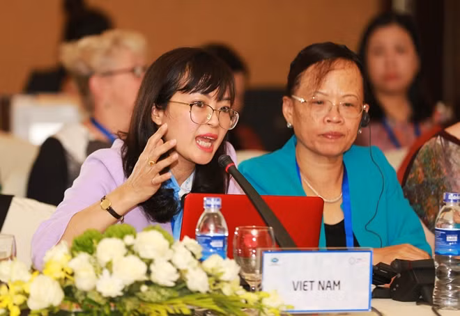 Đại biểu đoàn Việt Nam đóng góp ý kiến tại Hội nghị Đối tác chính sách cao cấp về Phụ nữ và Kinh tế APEC.