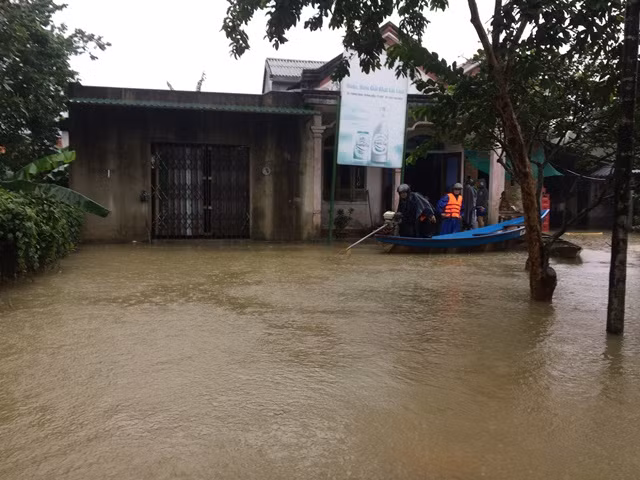 Nhiều vùng thấp trũng ở Huế bị thiệt hại nặng sau đợt mưa lũ vừa qua.